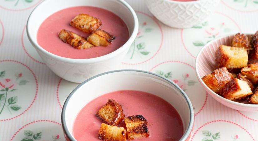 Málnakrémleves kalácskockákkal