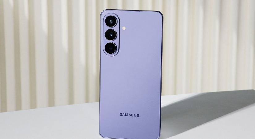 Két oldalról csipegeti a memóriát a Samsung a Galaxy S26-hoz