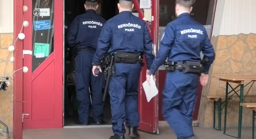 Több vendéglátóhelyet záratott be kábítószer-kereskedelem miatt a rendőrség, videón az akció