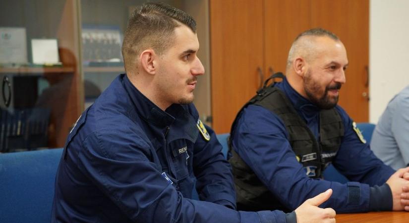 Szolgálaton kívüli életmentés az utcán: a rendőrök hősi beavatkozása visszahozta a nőt az életbe