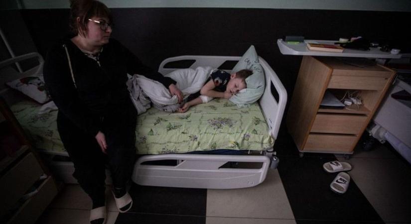 Állandó készültségben: az ukrajnai gyerekek élete a háború árnyékában