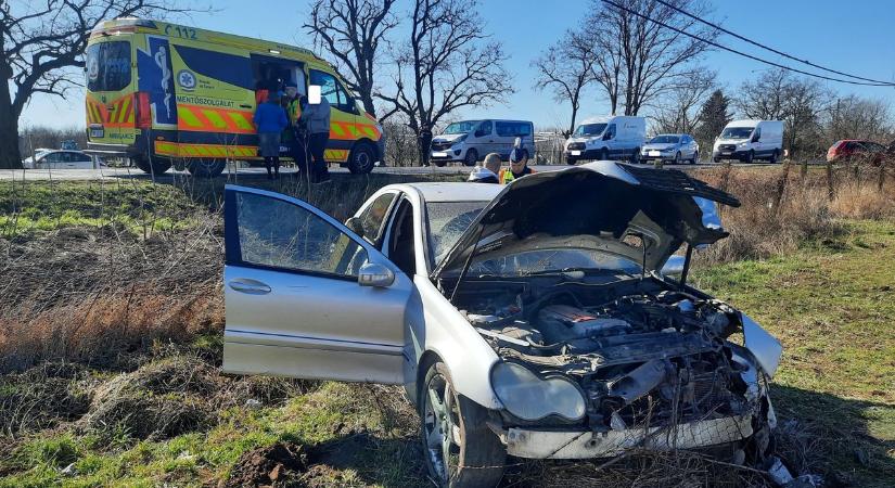 Baleset Nyíregyházánál! Útzár, mentő a helyszínen! (fotók)