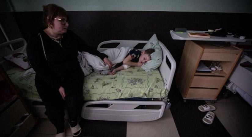 Szirénák árnyékában: milyen terhet cipelnek a gyerekek a háború miatt?  videó