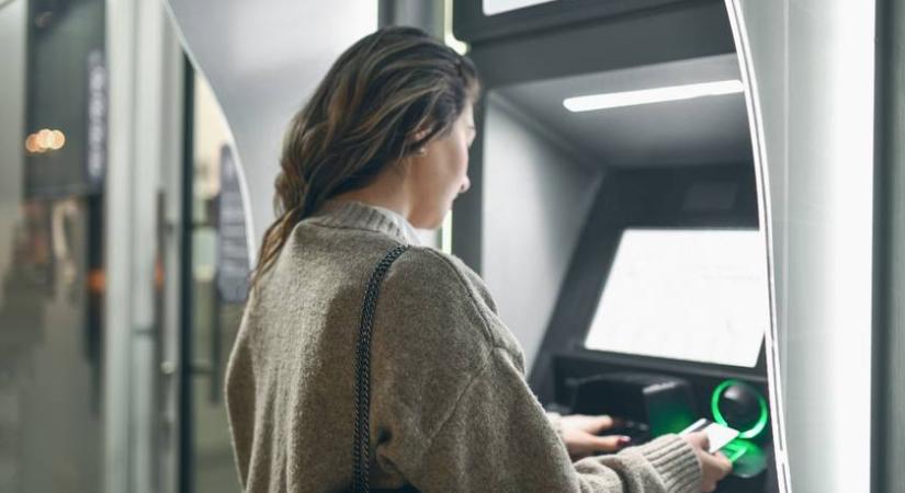 Sokan bukhatják az ingyenes készpénzfelvételt emiatt: erre érdemes figyelni