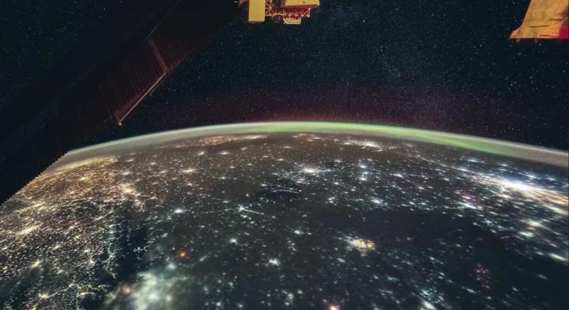 Még az ISS-ről is látszódott, ahogy az oroszok Kijevet rakétázzák