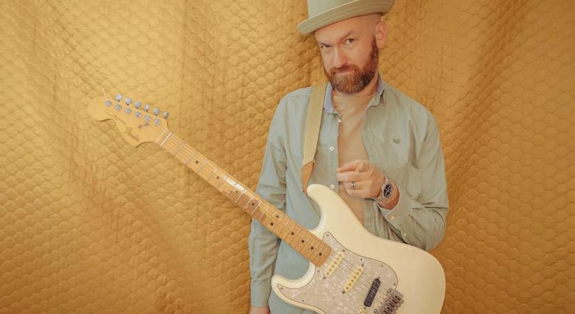 „Nem írok neked dalt, hiába kéred tőlem” - énekli új dalában Mihalik Ábel (klippremier)