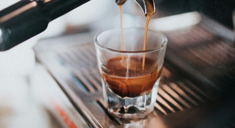 Amfetaminnal issza a kávéját, vagy anélkül? – Magyar presszóban árulta a drogot az olasz díler, ez lett a vége