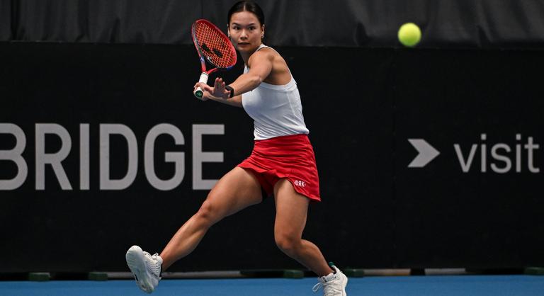 Tóth Amarissa legyőzte a TOP100-as ukrán teniszezőt, aki nem volt hajlandó kezet fogni Bondár Annával