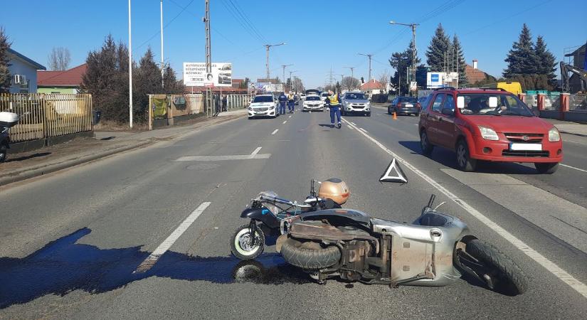 Sokkoló jelenet Nyíregyházán: hatalmasat bukott az aszfalton a robogós, hihetetlen, hogy mit szállított (fotók)