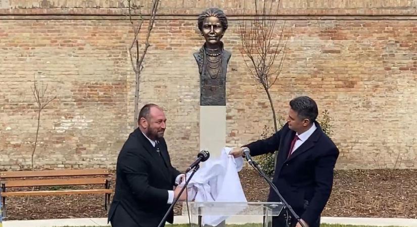 Ukrán kommunista szobrát avatták fel Márki-Zayék – a kommunizmus áldozatainak emléknapján