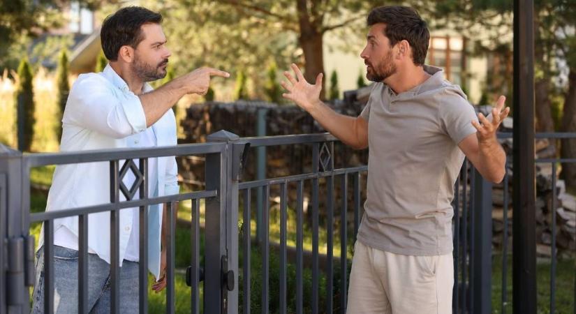 Jobb rendezni a szomszédi viszonyt, mielőtt még kitörne a kutyagumi csata – ahogy az egyszer Egerben történt