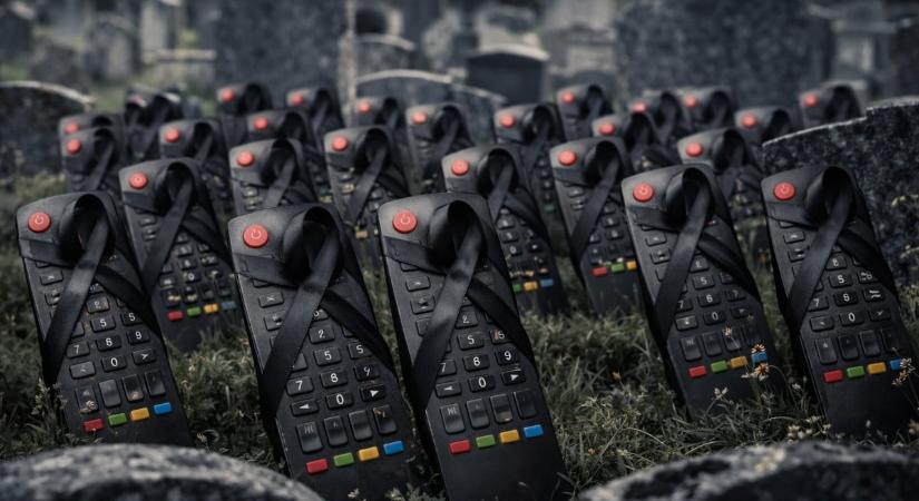 Közel 10 ezer háztartást érint: 28 órája gyászzene szól a TV2 helyett