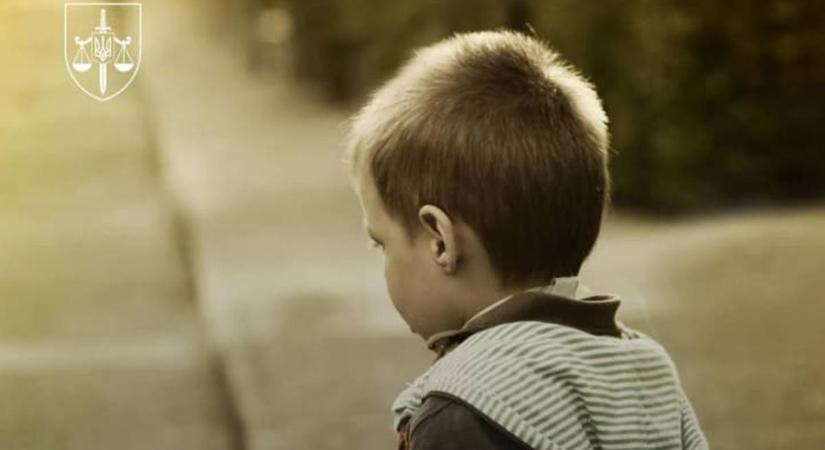 Kiszúrta 3 éves fiának szemét a szociális segélyekért – 7,5 év börtönbüntetésre ítélték az anyát