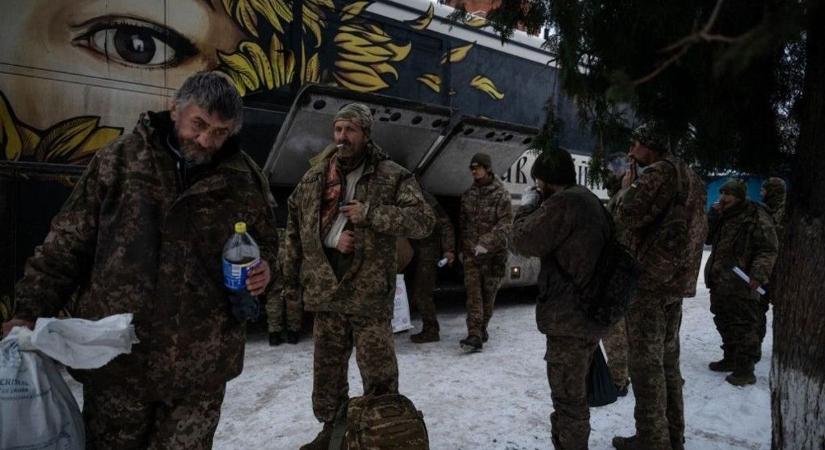 Brutális eszközökkel zajlik a kényszersorozás Ukrajnában - videókkal