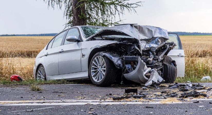 Tragédia a 6-oson: a frontális karambolban egy ember életét vesztette