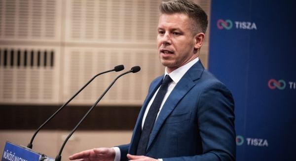 Petíciót indít Magyar Péter a gödi akkugyárban történtek miatt