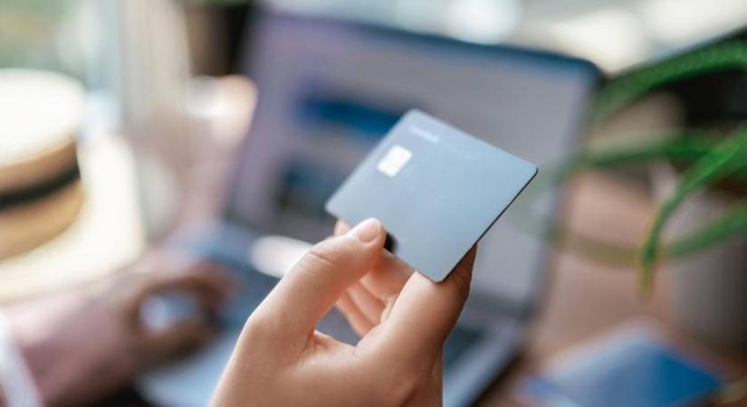 Országos leállás jön az egyik legnagyobb hazai banknál: kártyával sem tudsz majd fizetni