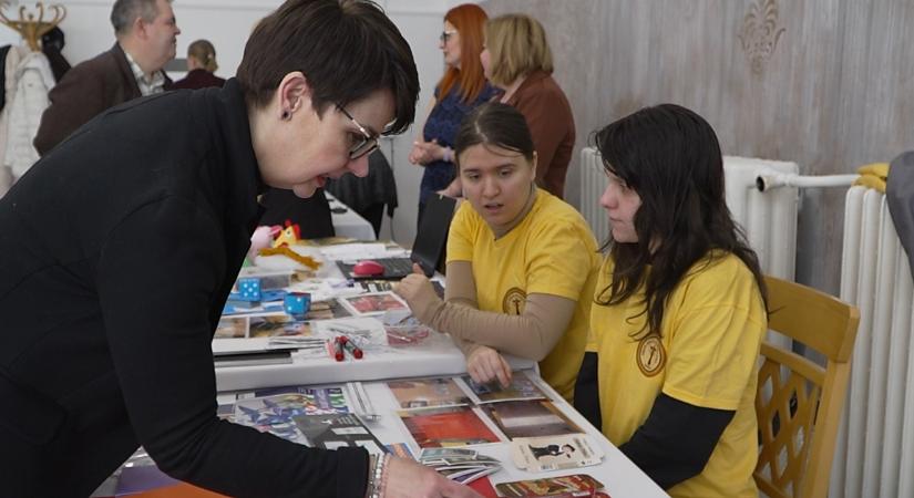 Diákokat és szüleiket várták a civil szervezetek a DSZC Építéstechnológiai és Műszaki Szakképző Iskola karrierhetén – videóval