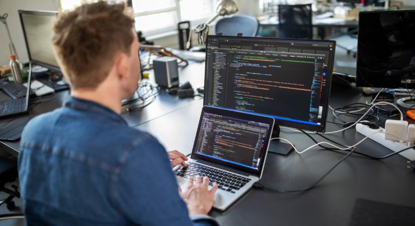 Súlyos veszélyeket is rejthet a mesterséges intelligencia: tényleg ez az egyetlen út?