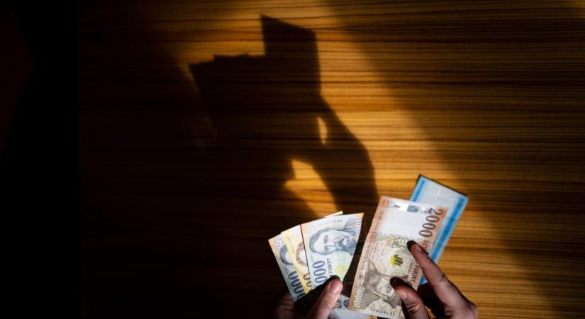 Csalási körkép: Magyarországon 2025-ben a jelentett csalások 47 százaléka a Facebookról indult, derül ki a Revolut felméréséből