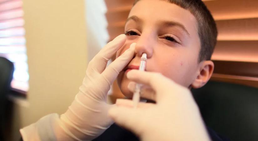 Covidra, náthára, influenzára egyszerre hatásos vakcina, amit orrspray-vel adnának be