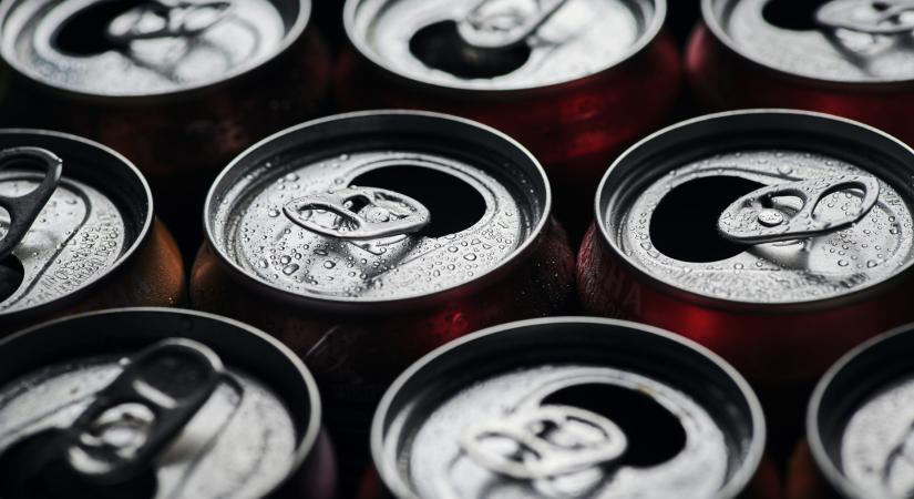 Kína már a cukros üdítőket is megadóztatná, hogy enyhítsen a hiányon