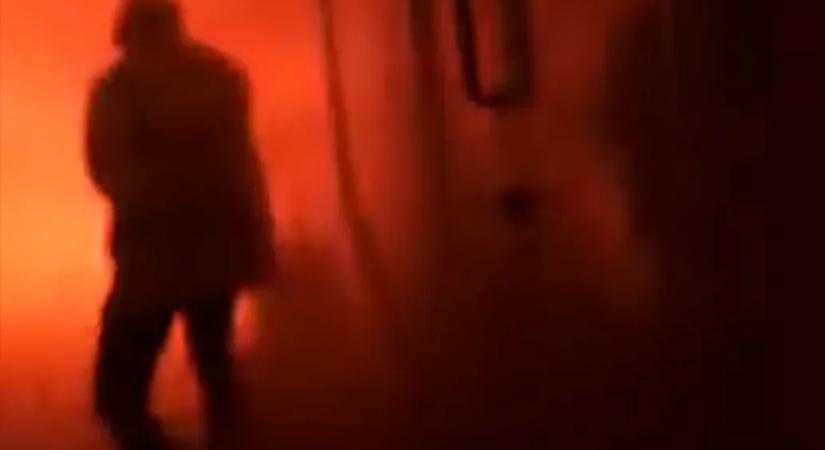 Az Átlátszó közzétett egy videót, amelyen az SK komáromi gyárában, tesztelés közben felrobban egy akkumulátor