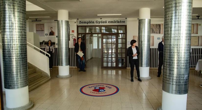 Névadással és kiállítással tisztelegnek a fizikus előtt