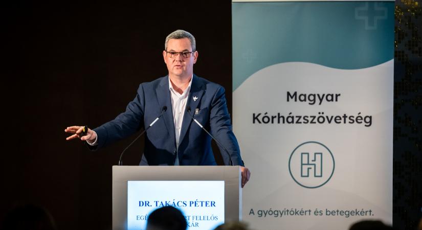 Takács Péter elmondta, mit nem oldott meg, és ordas nagy kamunak nevezte a Tisza ezermilliárdos szuperkórházát