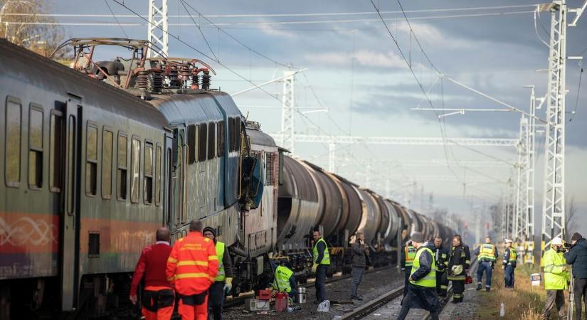 Négy gyerekes szabolcsi apa a mozdonyvezető, aki lassítás nélkül tarolta le az álló személyvonatot