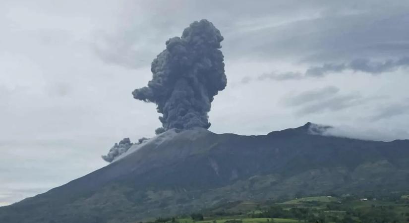Hamu és füst borítja a szigetet, egy héten belül másodszor is kitört a vulkán