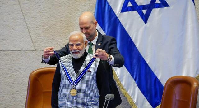 Narendra Modi Izraelben: “Megtörjük a dzsihadista gonoszság tengelyét”