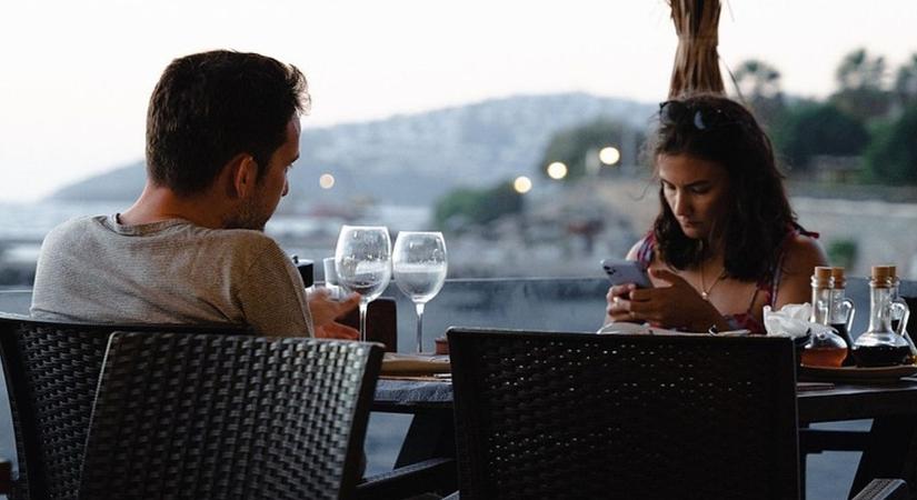 Meglepően sok magyart stresszel, ha közösen kell ennie a szeretteivel