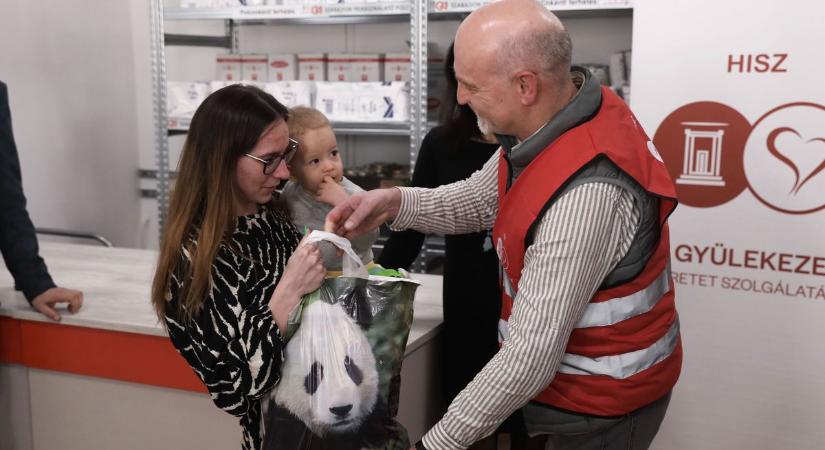 Rászoruló családok asztalára jutott étel Győrben - fotók