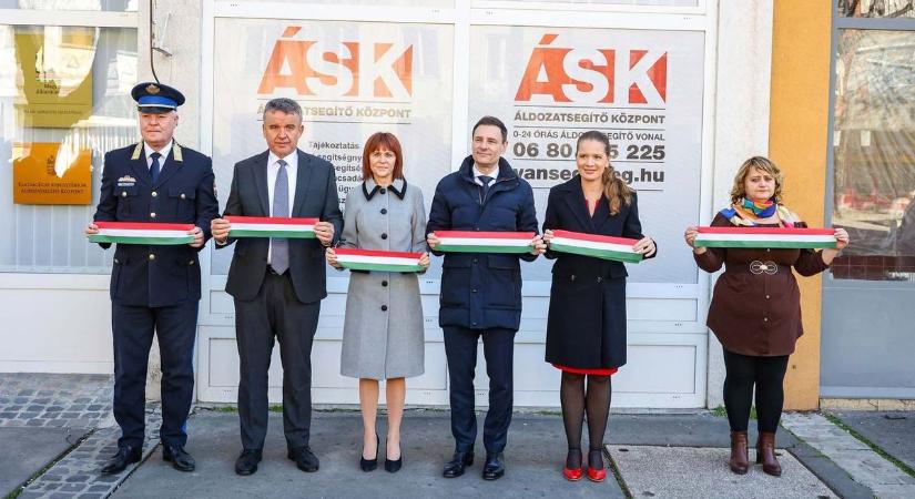 Biztonság nemcsak szóban: áldozatsegítő központ nyílt Szekszárdon (galéria)