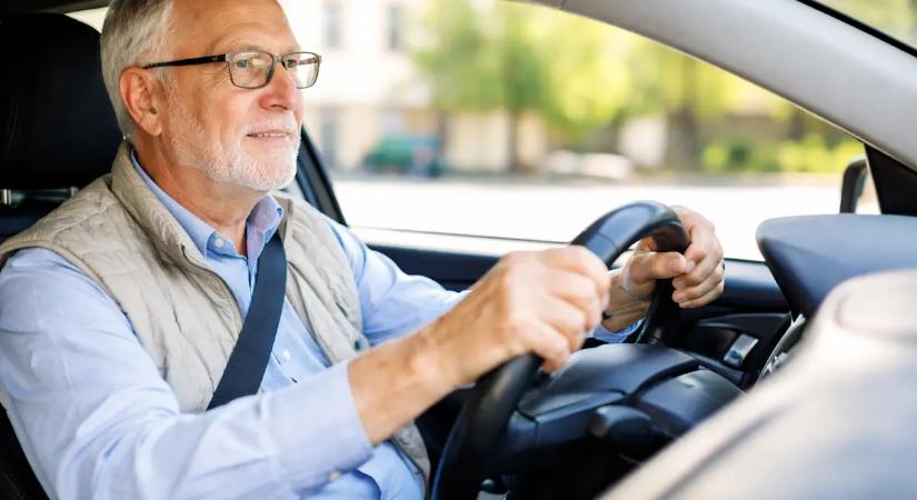 Szigorúbb szabályok jöhetnek az idős sofőröknek az új EU-irányelv miatt
