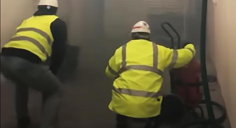 Tűz és robbanás is volt minőségellenőrzés alatt a komáromi akkumulátorgyárban