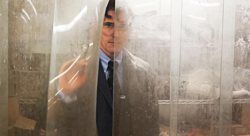 Matt Dillon most nem házat épít, hanem farkasszemet néz A hét mesterlövészben