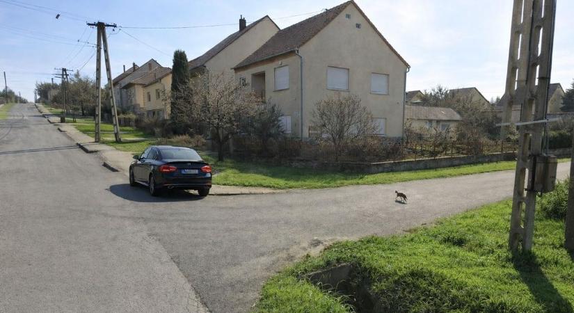 Ismét feltűntek a gyanús alakok Baranyában – egy fekete Audi és egy fehér Mercedes borzolja a kedélyeket