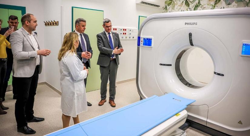 Rövidülő várólisták – rendszerbe állt az új CT és MR berendezés Szekszárdon (galéria)