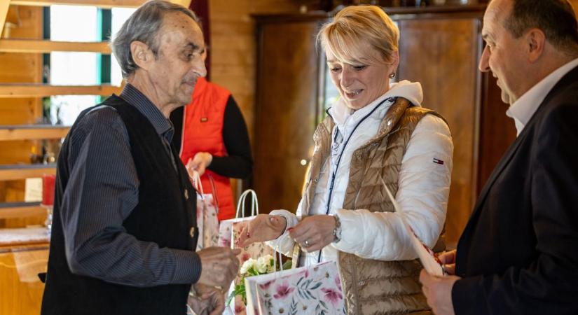 „Emberséget őriznek ebben az embertelen világban” - a Kemence Egyesület hőseit köszöntötték  galéria, videó