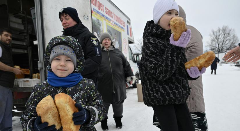 „Vegyen fel zajszűrő fejhallgatót, hogy ne hallja a bombázásokat” – így küldik haza a háborús Ukrajnába a menekülteket