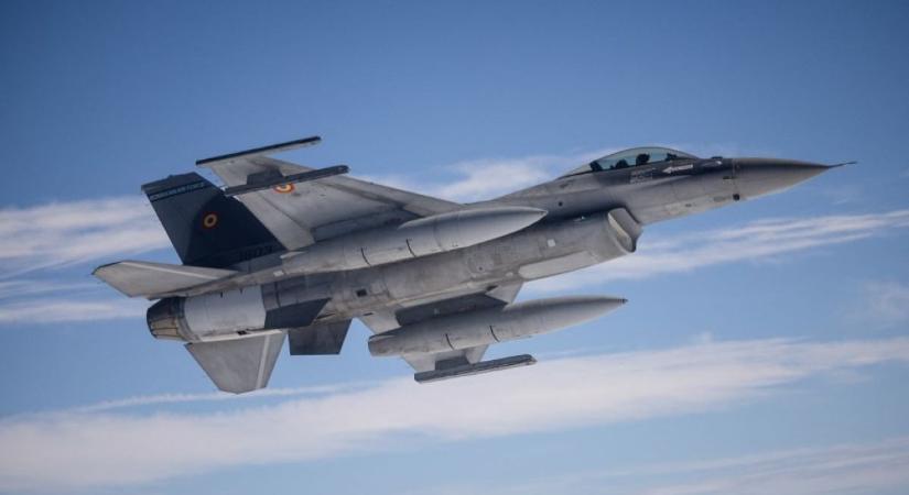 Meglépte Románia: figyelmeztették a lakosságot, majd azonnal felszálltak az F–16-os vadászgépek