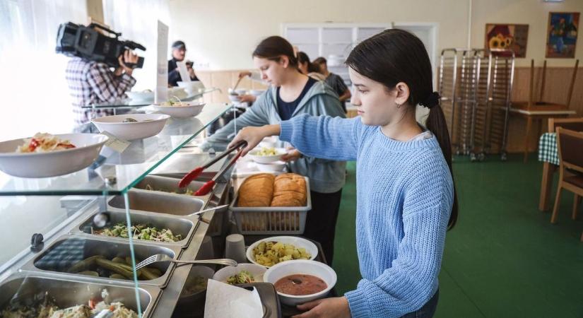 „Mélyrepülésben” – megoszlanak a vélemények az egri közétkeztetésről