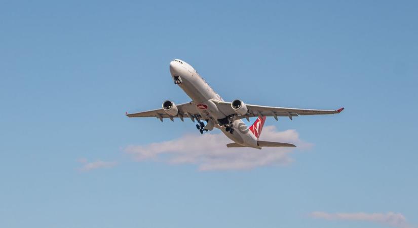 Pánik: Zala fölött szakította meg útját a vészhelyzetet jelentett repülőgép