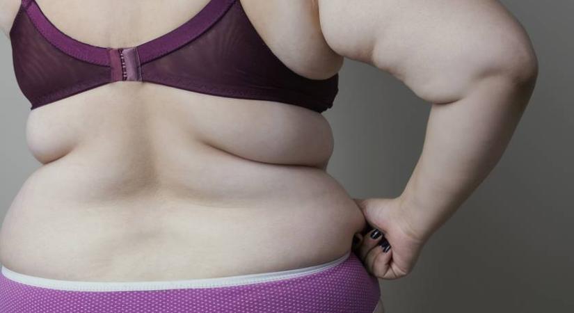 Ezek a gyakorlatok eltüntetik a háton lévő felesleget: 2 palack víz kell hozzájuk