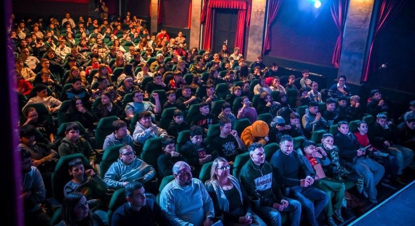 Világbajnok a színházteremben: Mezőtúron vallott sikereiről és kudarcairól Erdei Zsolt