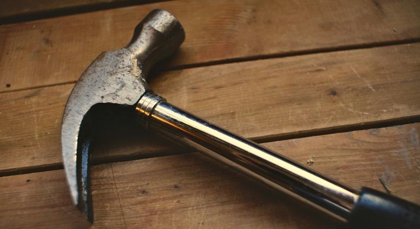 Kalapáccsal ölt a féltékeny férfi, fegyházban töltheti hátralévő éveit