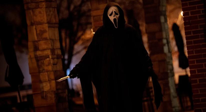 Mi a pokol történik? Sikoly-maszkos gyilkosok lepték el Budapestet – Fotók