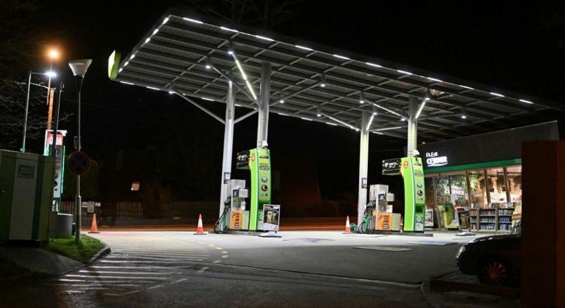 Itt a válasz, miért nem olcsóbb a magyarországi üzemanyag, ha egyszer orosz olajat kapunk nyugati helyett: pofonegyszerű a megoldás, csak valamiért elfelejtik